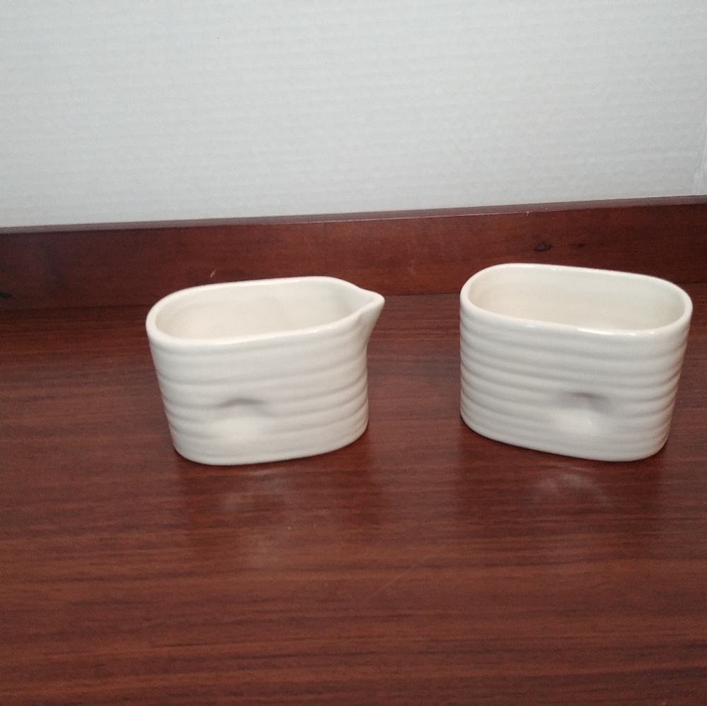 Minimalist Porcelain Creamer & Sugar Bowl - Picture 6 of 6
